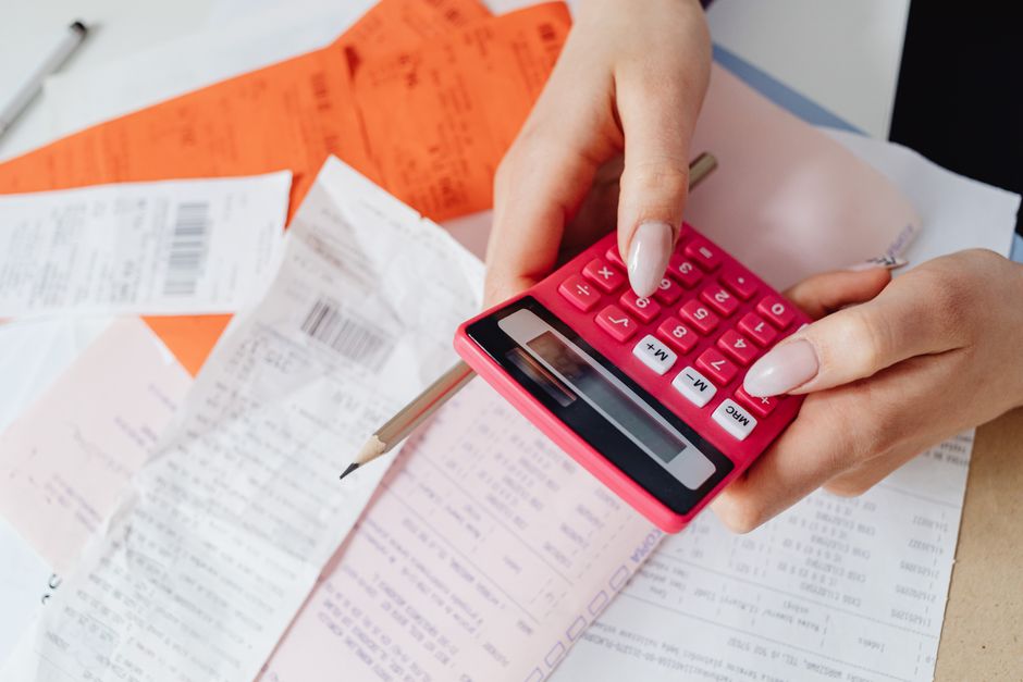 How Can I Organize Cancer Bills and Find Financial Help?